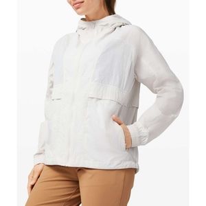 Lululemon Hood Lite Jacket in Dune